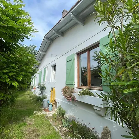 Feriehus Charmante Maison Dans Le Parc De *